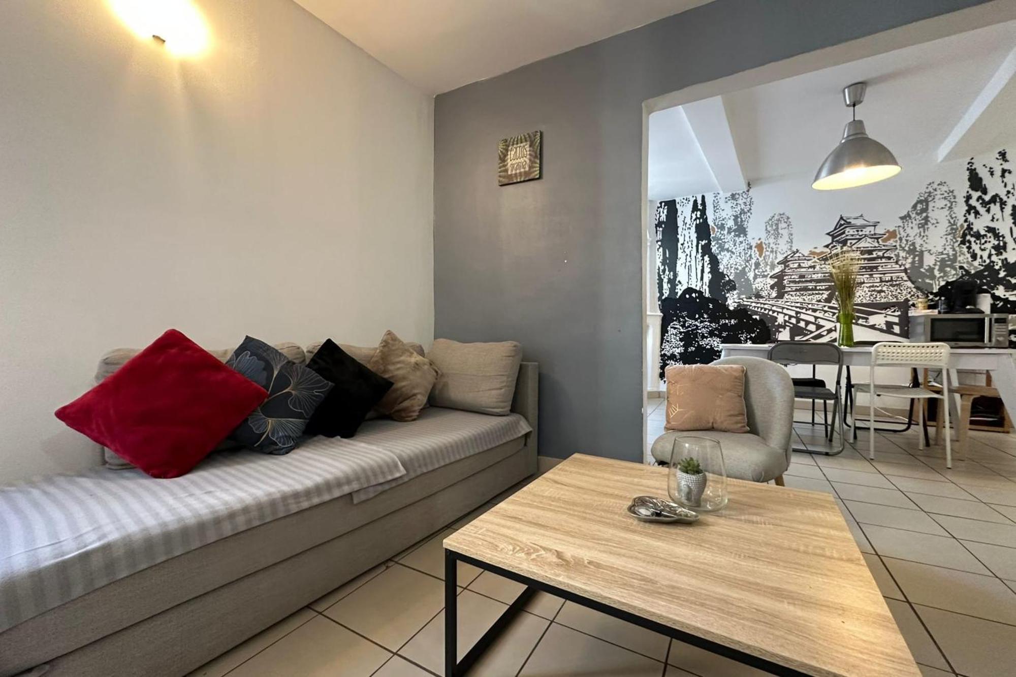 The Triplex- 3 Bedrooms In The Escutcheon! Montpellier Bagian luar foto