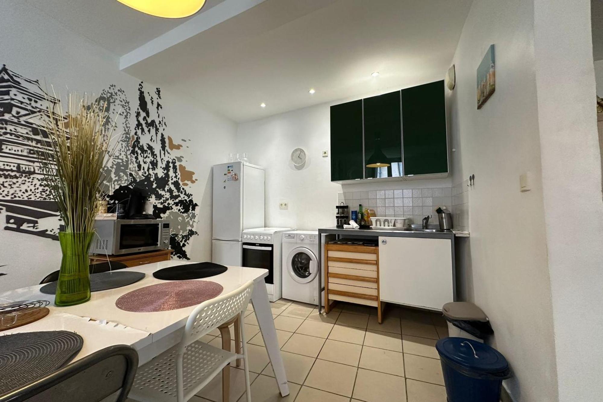 The Triplex- 3 Bedrooms In The Escutcheon! Montpellier Bagian luar foto